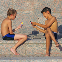 После фонтана - в картишки