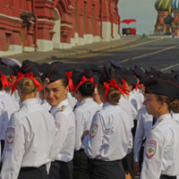 Оглянулась