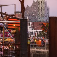 Волнительные изгибы здания