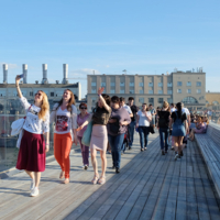 По мосту над Москвой-рекой