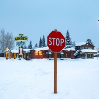 Белое на красном на белом