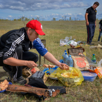 нанизываю мясо плотно в ряд