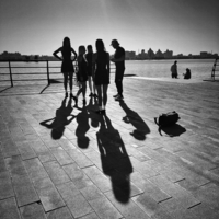 Тень повторяет каждый шаг