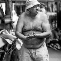 Вот такие панамки носит буржуазия.