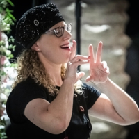 Сурдопереводчик