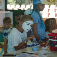 За кулисами