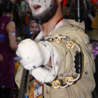 Конфетти и их тени.