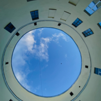 В кольце двора