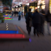 Не спеши в суете городской раствориться