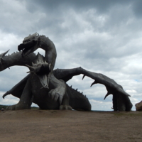 Камень. которому не повезло с соседом