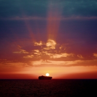 Присело солнце на контейнер .....