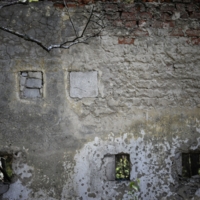 Исчезнет и старая стена, надёжно хранящая тайны