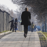 "Есть в саду у нас лазейка ..."