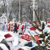 В очередь ... !