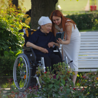 Помочь бабушке