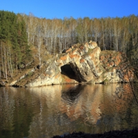 Дырявая скала на р.Исеть