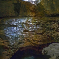 Вода просверлила...