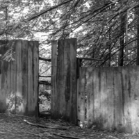 Все просто. Дырка в заборе