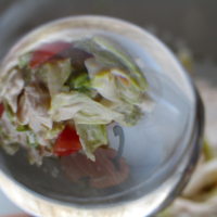 Салат через призму крышки графина