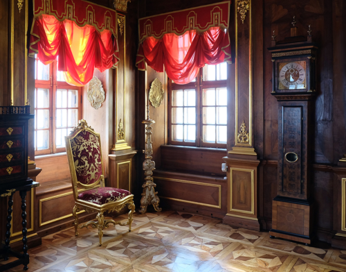 Ореховая комната дворца Меншикова