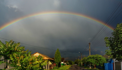 Под куполом.