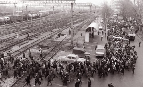 Народ против.