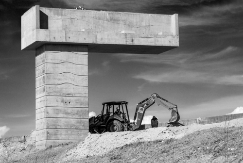 Под карнизом